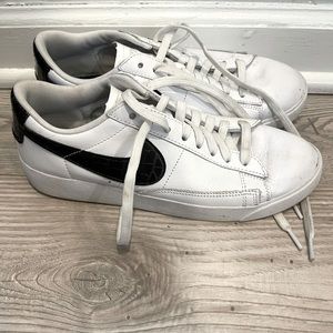 Nike Low Blazers White w/ Black Checkmark Worn Twice